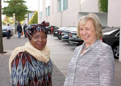 Prof. Maria Bhmer mit Nkosazana Dlamini Zuma, Kommissionsprsidentin der Afrikanischen Union - Prof. Maria Böhmer mit Nkosazana Dlamini Zuma, Kommissionspräsidentin der Afrikanischen Union