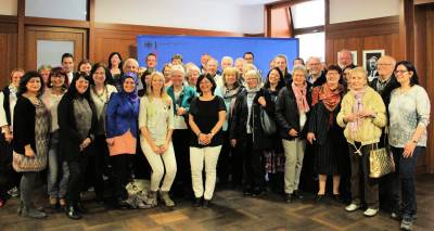 Gruppenfoto mit Staatsministerin Bhmer und den Gsten aus Ludwigshafen, Frankenthal und dem Rhein-Pfalz-Kreis. - Gruppenfoto mit Staatsministerin Böhmer und den Gästen aus Ludwigshafen, Frankenthal und dem Rhein-Pfalz-Kreis.