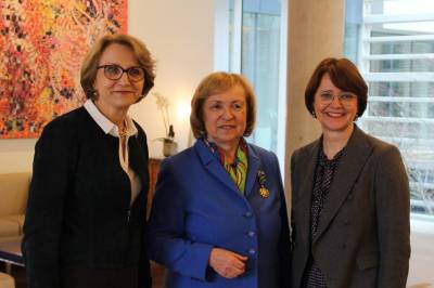 Botschafterin Anne-Marie Descotes, Staatsministerin Annette Widmann-Mauz und Staatsministerin a.D. Prof. Dr. Maria Bhmer - Botschafterin Anne-Marie Descotes, Staatsministerin Annette Widmann-Mauz und Staatsministerin a.D. Prof. Dr. Maria Böhmer